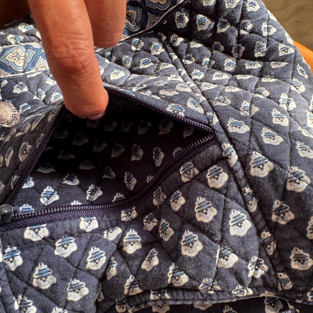 Vera Bradley Nantucket Navy
Blue Retired Hobo Handbag Tote
Bag Spring 2005 - Picture 6 of 13